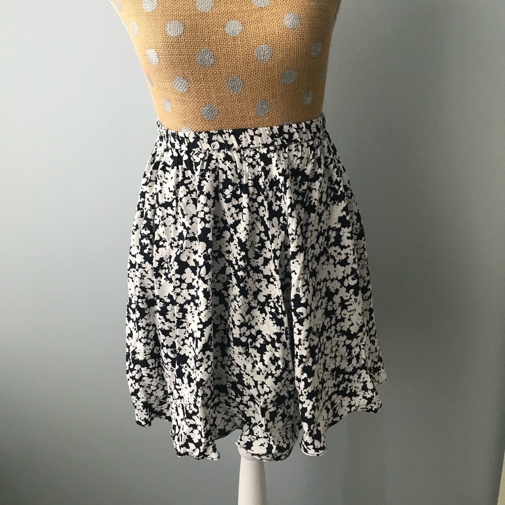 Uniqlo Black and White Skirt